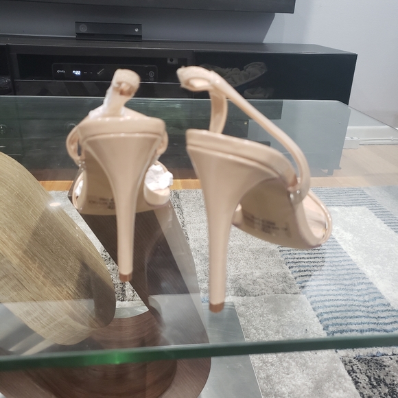 Heels - Picture 2 of 3